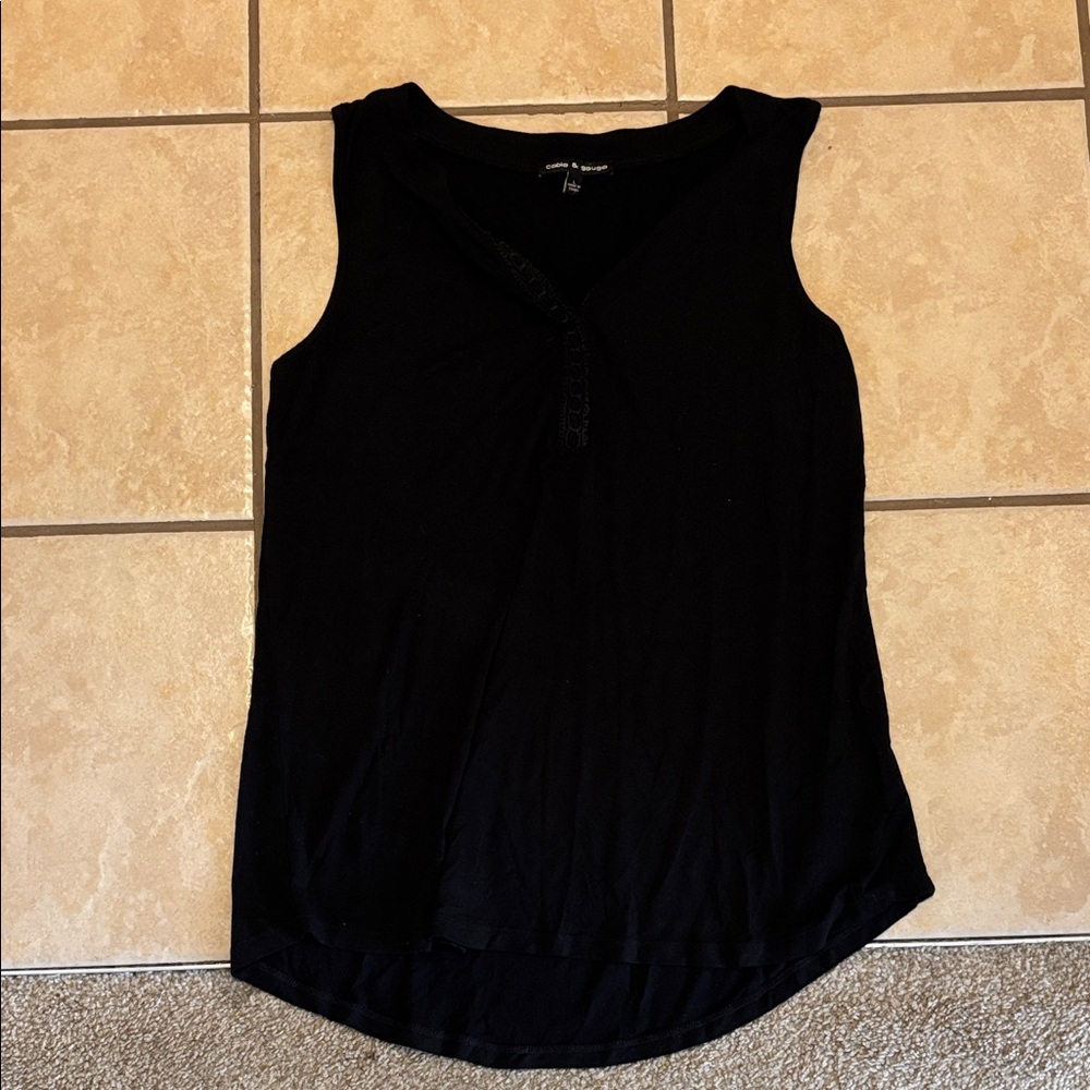 Cable & Gauge Black Sleeveless V-Neck Tank Top